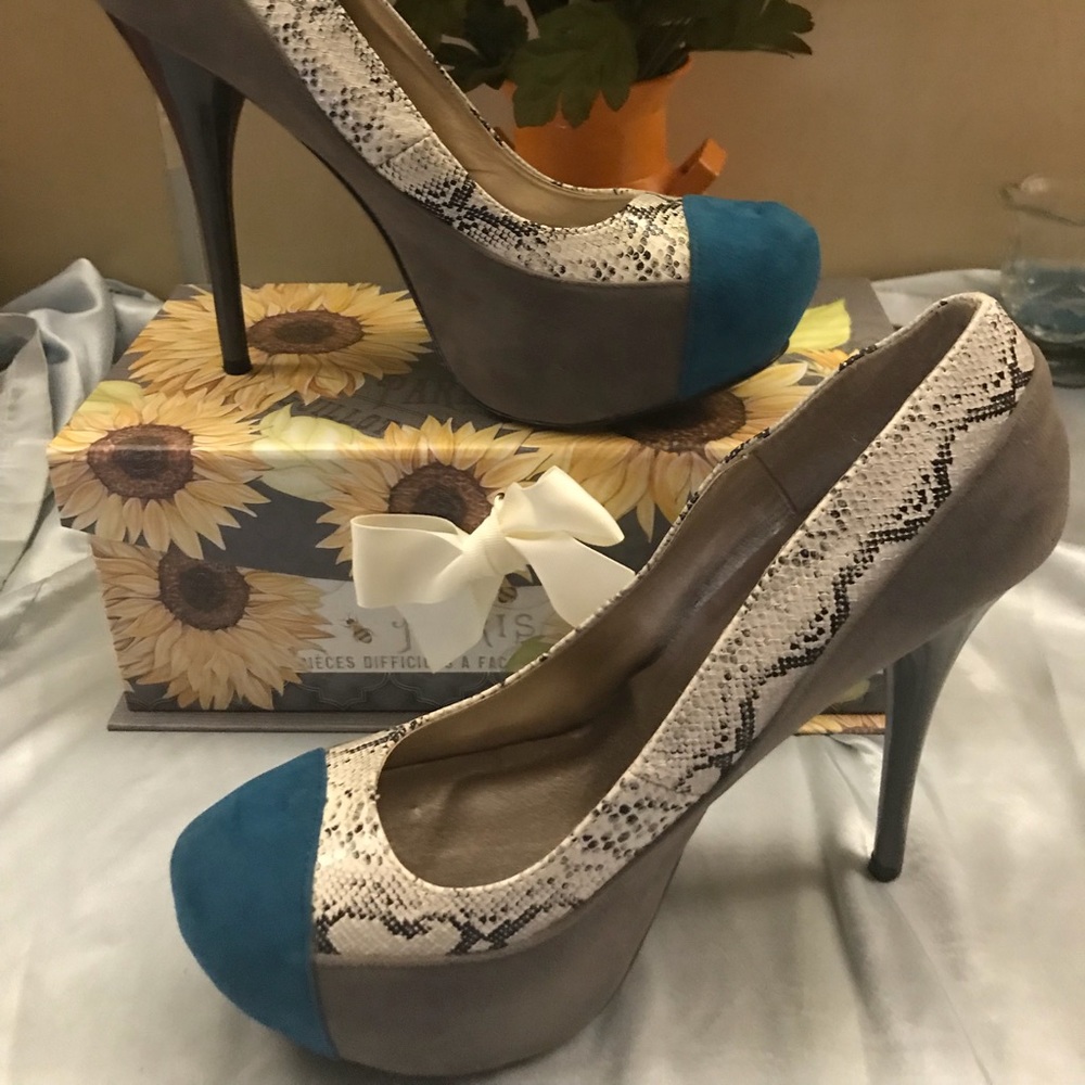Suede and snakeskin platform pumps!  Brand new!
